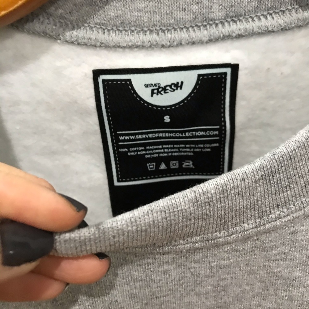 🎙️ Sade Crewneck • Grey • Unisex • ServedFresh 
Small - Picture 6 of 10